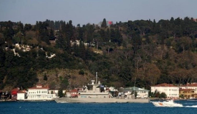 YUNAN SAVAŞ GEMİSİ BOĞAZDAN GEÇTİ