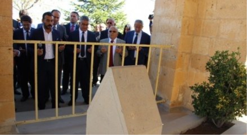 Yunus Emre mezarı başında alındı