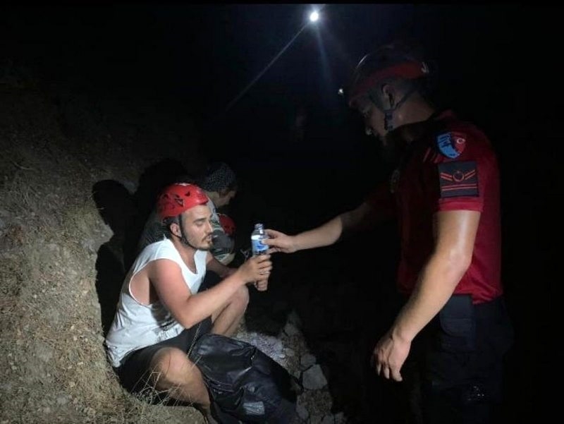 Yürüyüş yaparken kaybolan 2 kişi bulundu