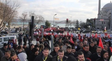Yüzlerce kişi Şehitler Tepesi?ne akın etti