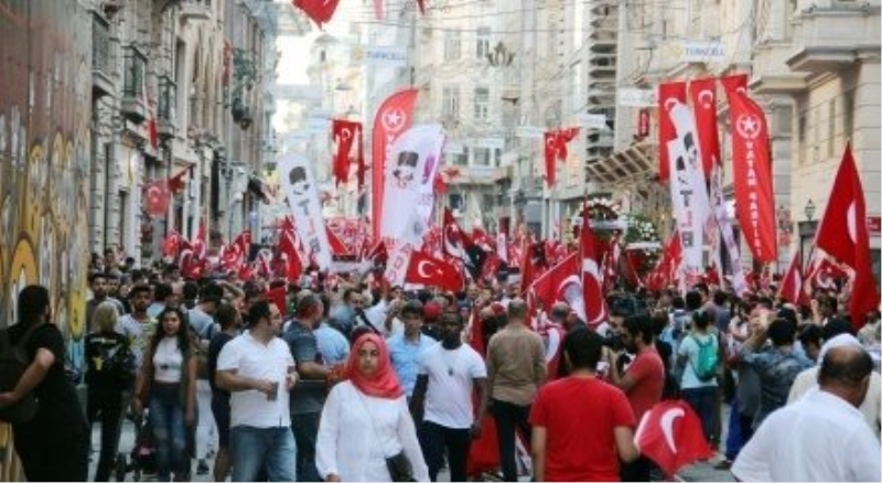 Yüzlerce vatandaş 30 Ağustos?ta bir araya geldi